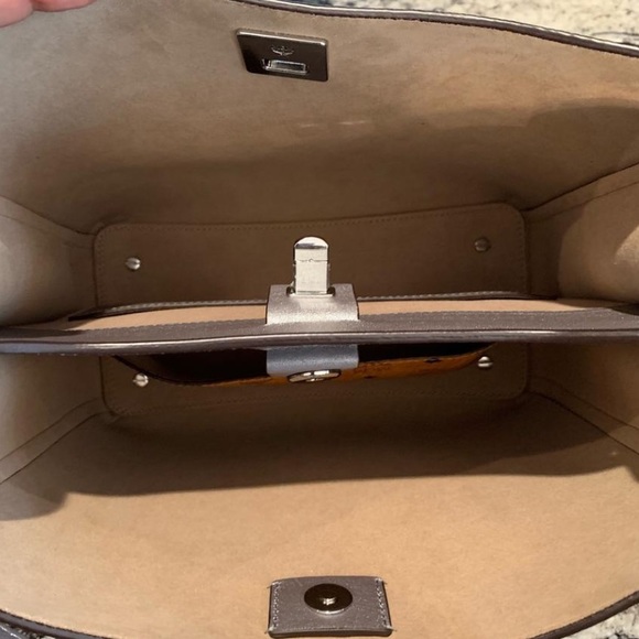 🆕 MCM Italy Leather Hobo Crossbody Bag - Picture 7 of 8